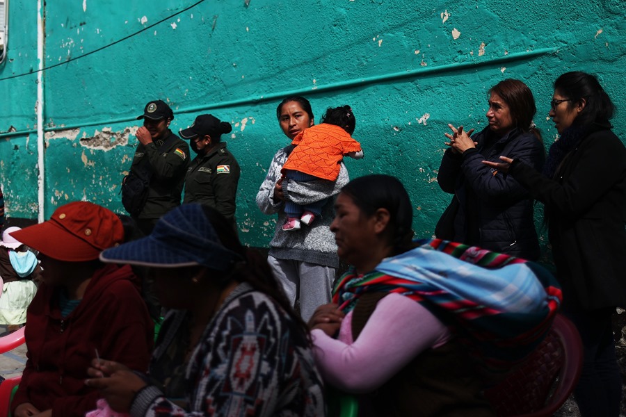 Food, health and education, pending in Bolivia with children living in prisons