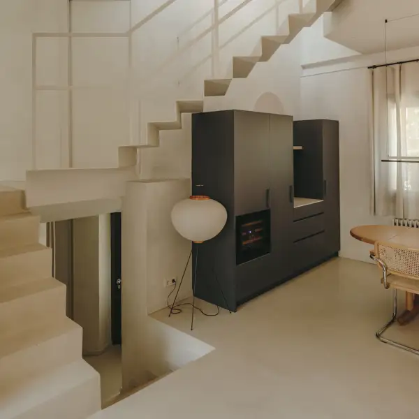 neutral tones staircase and dining room - casa putxet