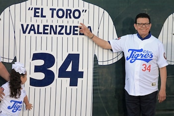 The baseball player Fernando "the bull" Venezuela received recognition in the Beto Avila park for its career. PHOTO: ELIZABETH RUÍZ /CUARTOSCURO.COM