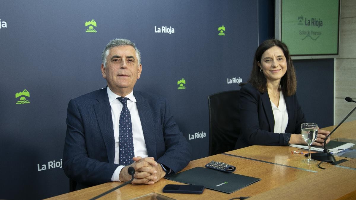 The Deputy Minister of Health and Socio-Sanitary Policies, José Antonio Oteo, and the General Director of Public Health, Consumption and Care, Eva Martínez.