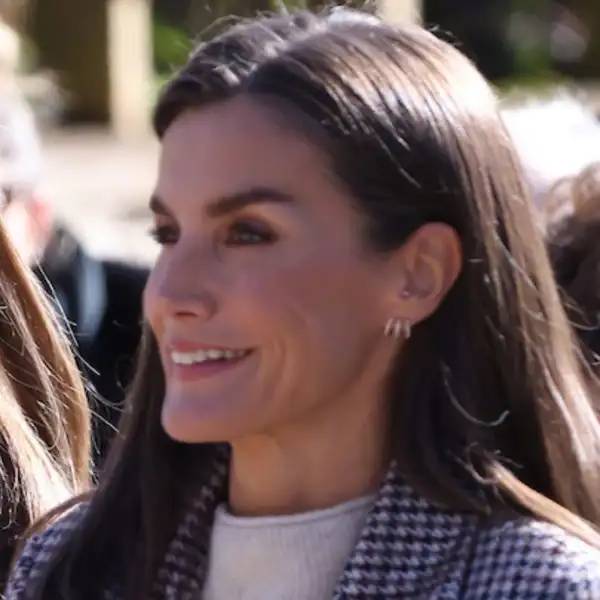 Queen Letizia triumphs with her country look