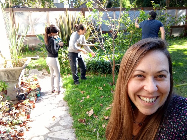 Juan Pablo D'Orto and Cecilia Figlioli, along with the rest of their polyamorous family: Florencia and Sebastián. Photo: courtesy.